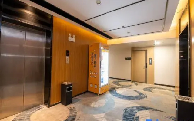 Wuhan Xingchen E-Sports Hotel (Guanggu Sixth Road Subway Station)