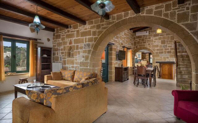 Athina Traditional Villa | Stalos