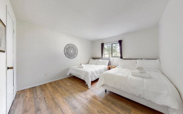 Modern Oversized Poconos Chalet 5BR