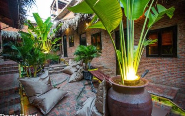 Tropic Hostel and Restaurant