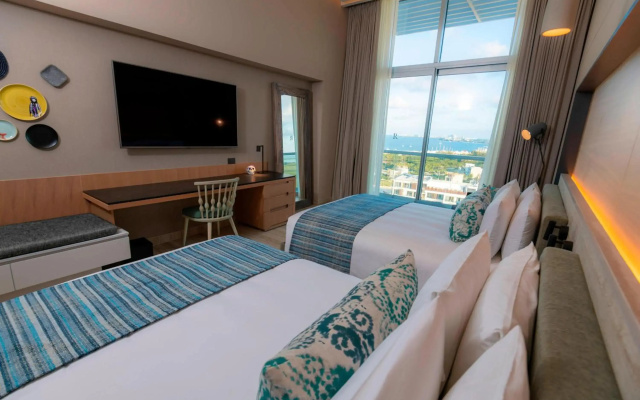 Renaissance Cancun Resort & Marina