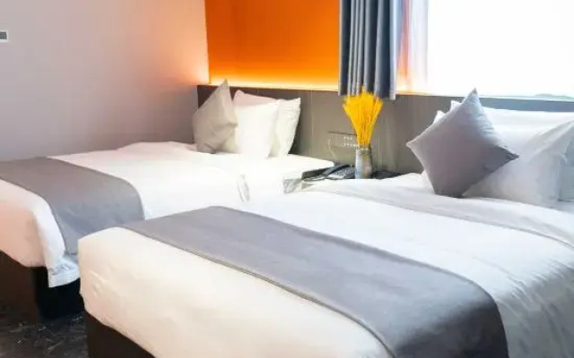 Leroy Hotel