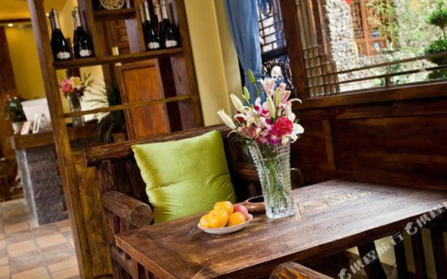 Manshan Caotang Snow Mountain Viewing Boutique Inn