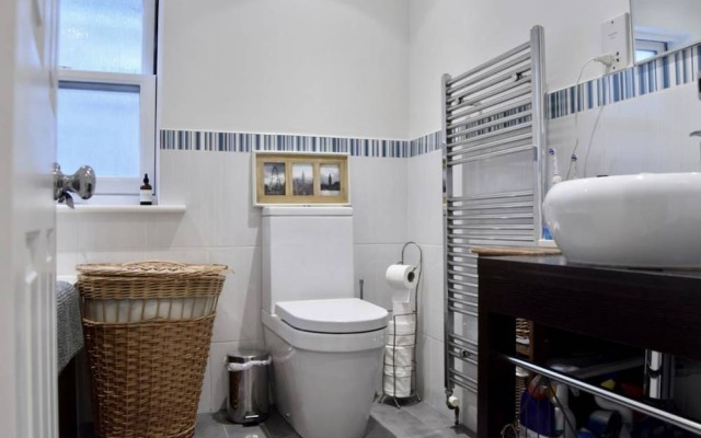 Spacious 2 Bedroom in Battersea