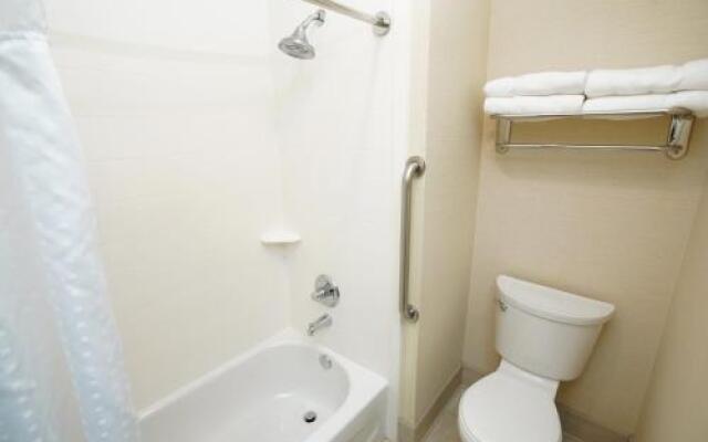 Creekside Hotel & Suites