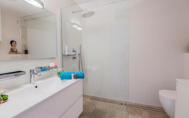 LE FRANCIA II AP4197 By RIVIERA HOLIDAY HOMES