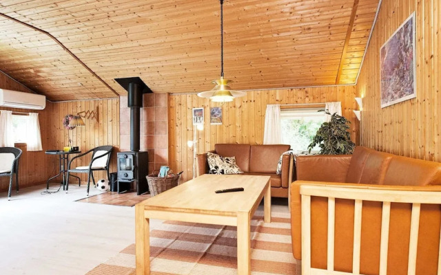 Quiet Holiday Home in Rodby near Sea