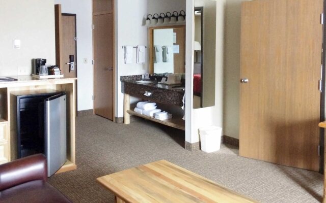 Antler Lodge - Gardiner MT