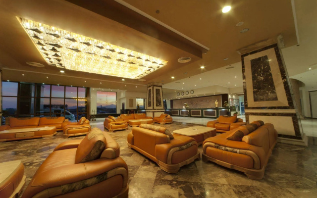 AMC Royal Hotel & Spa - Image 2