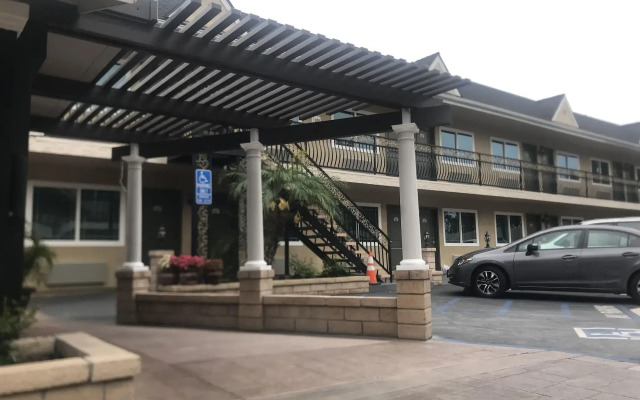 Walnut Inn & Suites West Covina