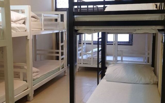 Naret Coliving - Hostel - Adults Only