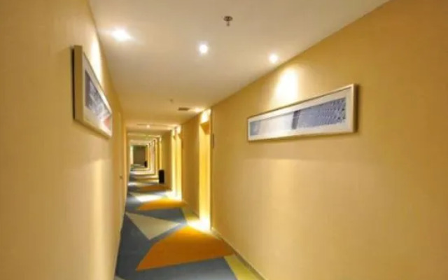 Home Inn Huayi Hotel (Guangzhou Panyu Changlong High-speed Railway South Station)