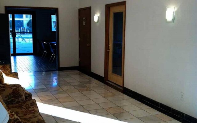 Oaktree Inn and Suites