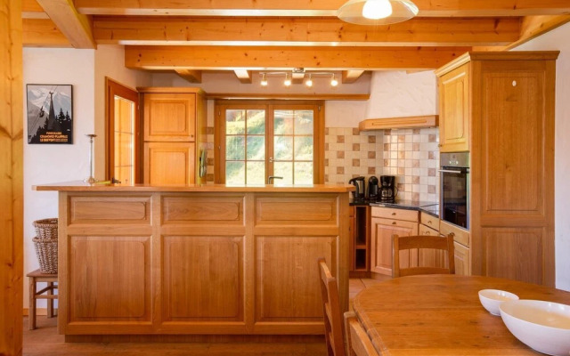 Grand Swiss Chalet for 10 Near Skilift