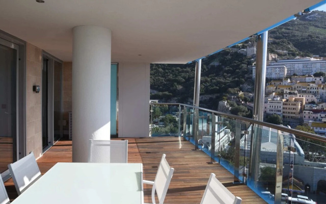 Luxury 2 Bedroom Apartment