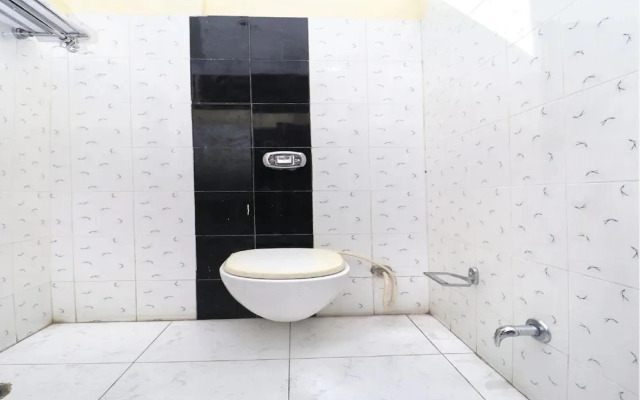 Oyo 30127 Hotel Sabina International