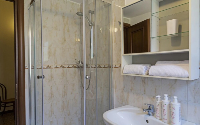 Sunny apartment over the harbor