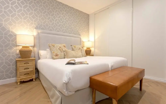 Exclusive Apartment in City Center. Capiteles