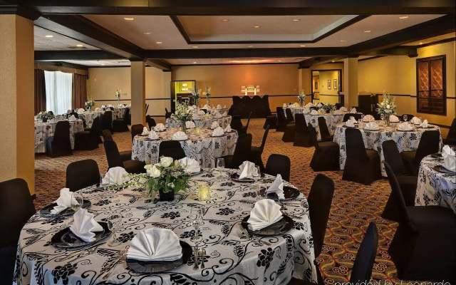 Historic Whispering Woods Hotel & Conference Center