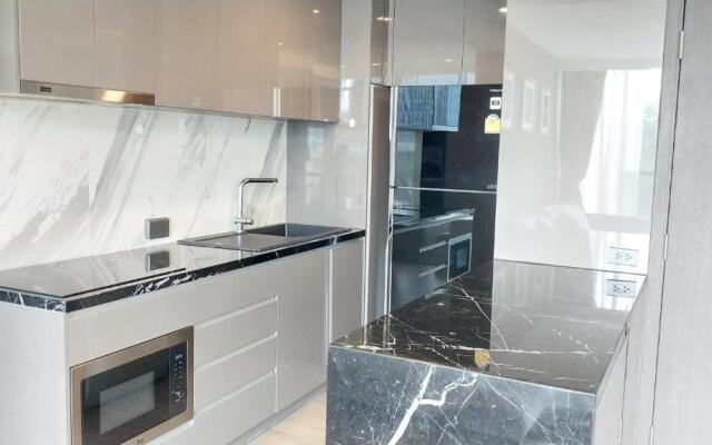 Luxury Apartment Queen Sirikit Asok Termianl 21