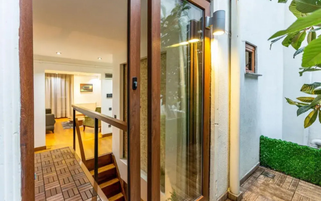 Phenomenal Duplex Flat Near Nisantasi in Besiktas