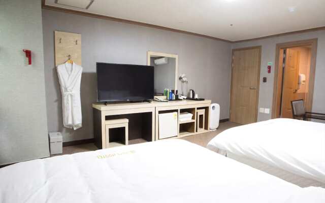 Ritz Hostel