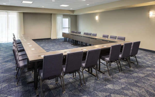 Courtyard by Marriott Edison Woodbridge