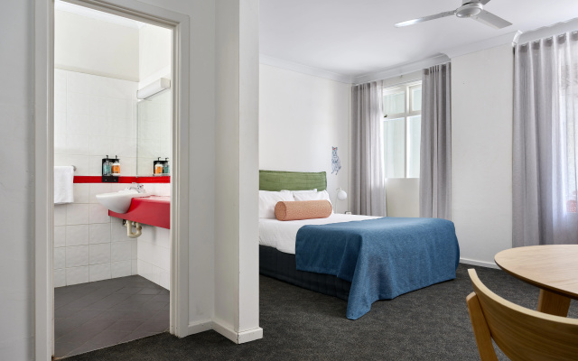 Baileys Motel – Guest Rooms – Perth