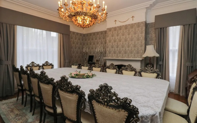 Beechgrove Manor