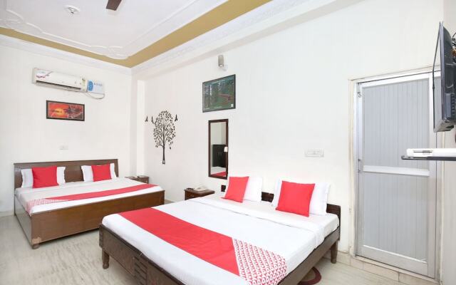 OYO 4738 Hotel Re-Birth