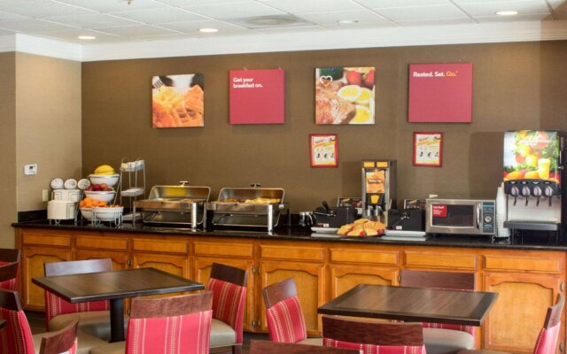 Comfort Suites Visalia Convention Center