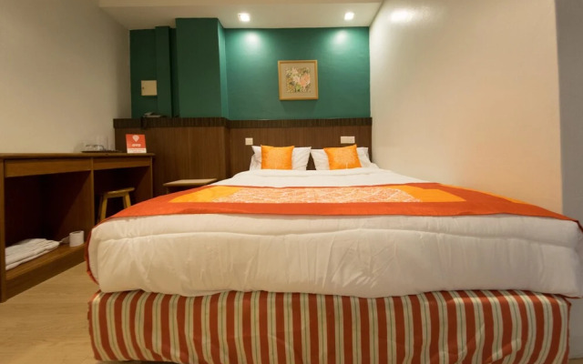 OYO 111 Hotel China Town Inn