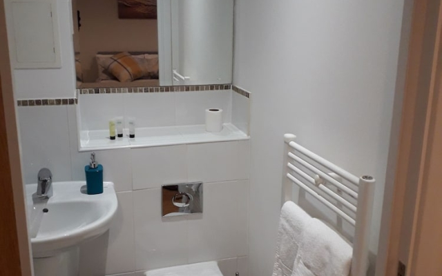 Luxury and Stylish 2 bedroom Apartment with en-suite