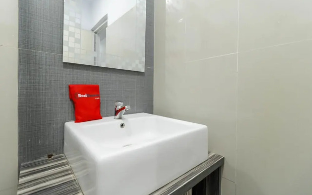 RedDoorz near Manado Town Square