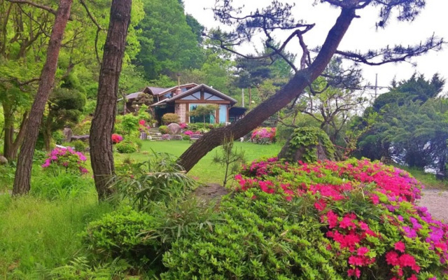 Yangpyeong Dalbichi Meomuneunjip