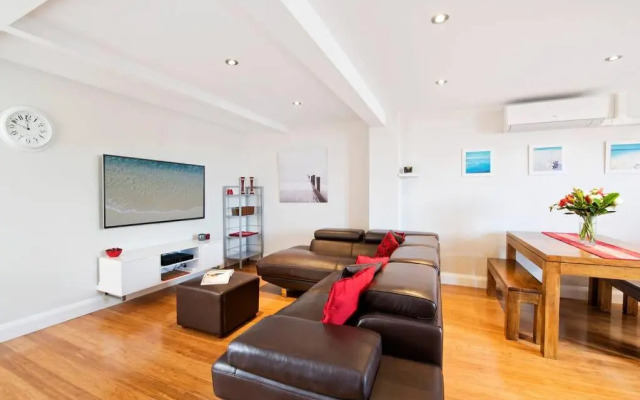 DUDL3C - Lovely Modern Coogee Apartment
