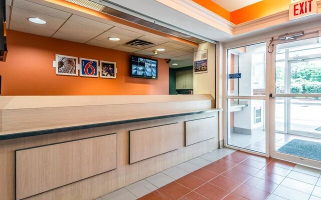 Motel 6