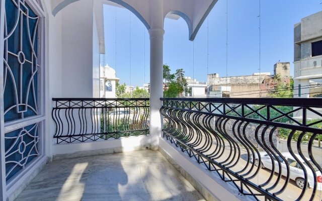 Fabhotel The Castle Homestay I