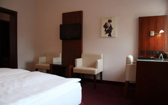 Hotel Adena