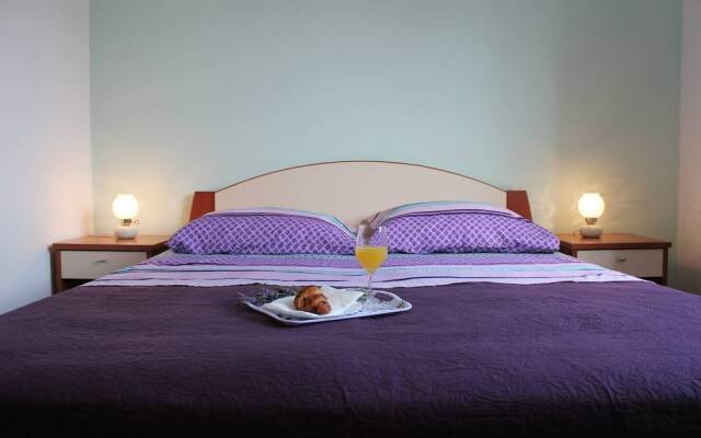 Sea View Apartment Ruza, Sleeps 4