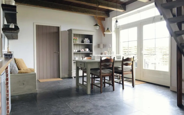 Spacious Apartment With Garden