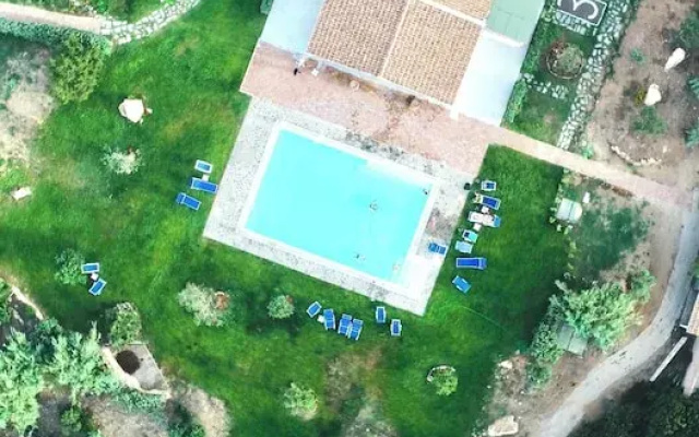 Hotel with swimming pool near Stintino