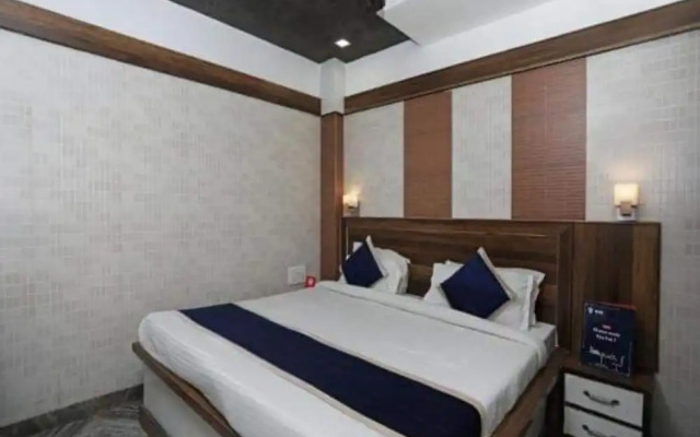 OYO 8743 Hotel Ravi Palace