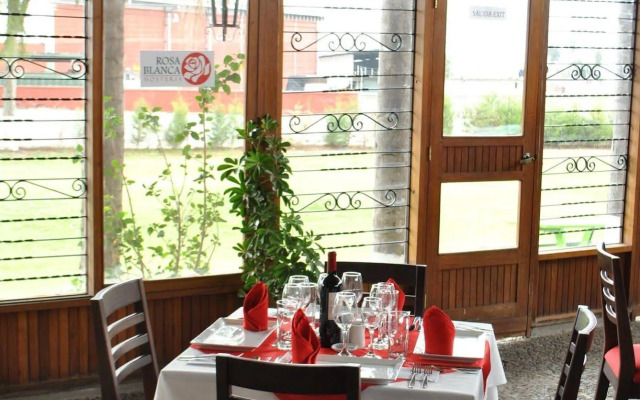 Hosteria Rosa Blanca