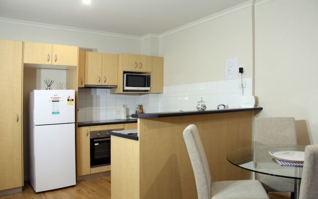 Adelaide Central Apartment - 3Br, 2Bath & Carpark