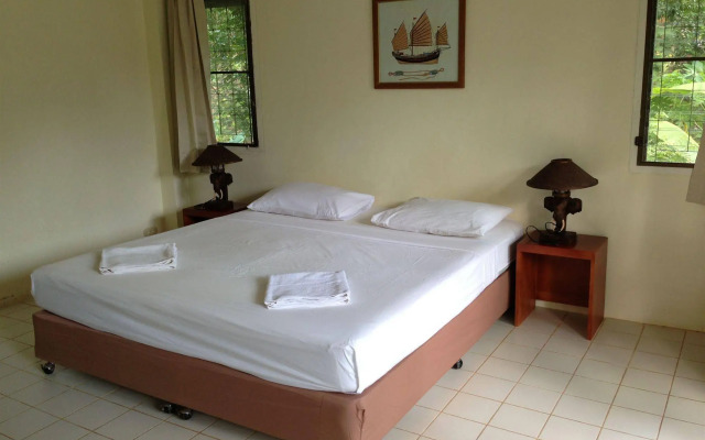 Good Days Lanta Beach Resort