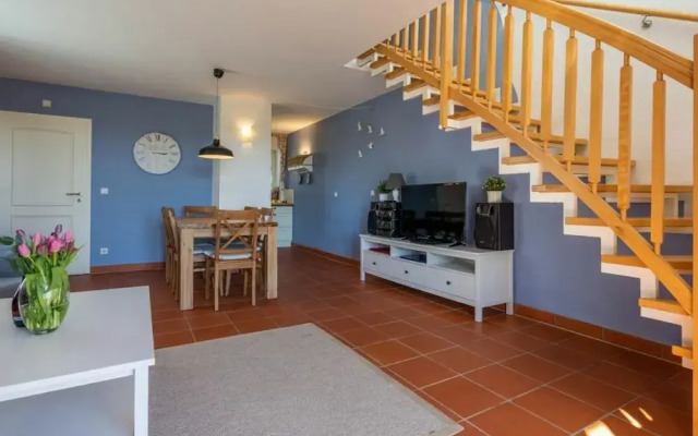 Comfy Apartment With Terrace