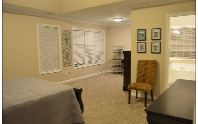 Opis Realty-Spacious Metro Atlanta Home