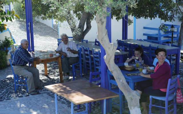Perissa Hotel