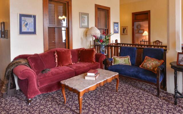 Nutt House Historic Hotel